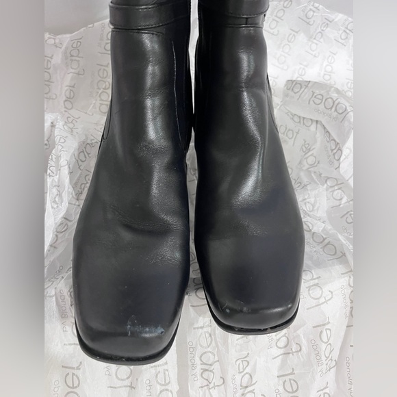 Black Leather Boots with Comfortable Fit and Stylish Design - Picture 11 of 12